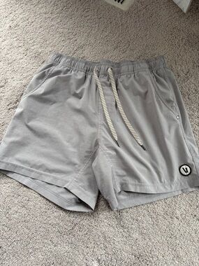 VUORI | Men’s Kore Shorts, Lined - Sky Grey - Sz Small